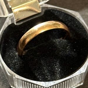Elegant Golden Ring 6mm in a gift box